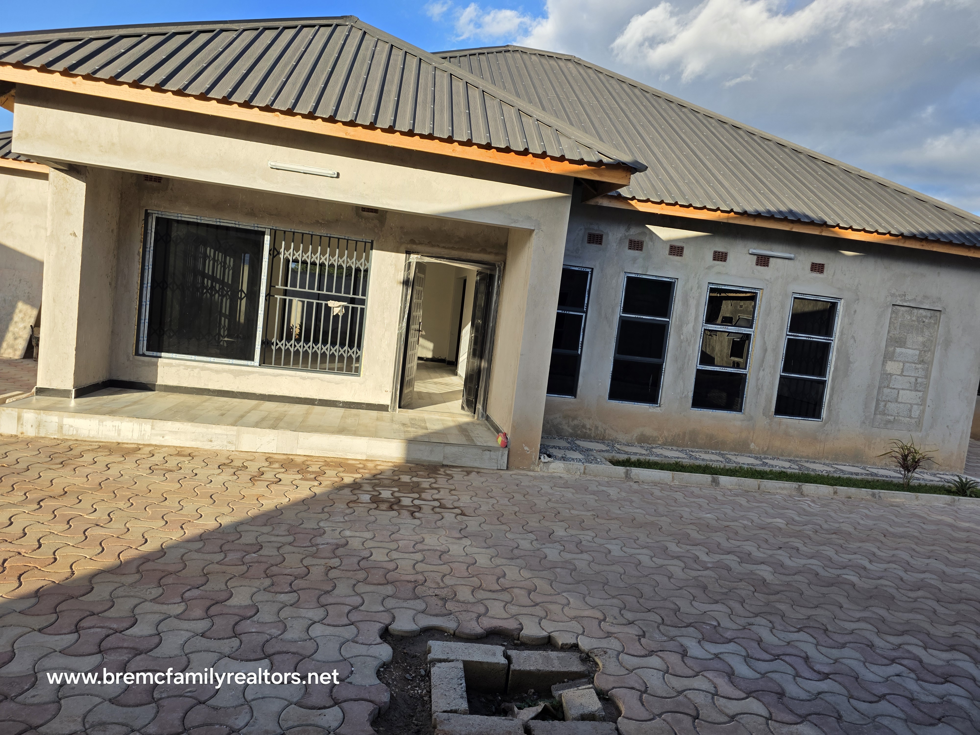 2 bedroomed flats for rent in meanwood Ibexhill