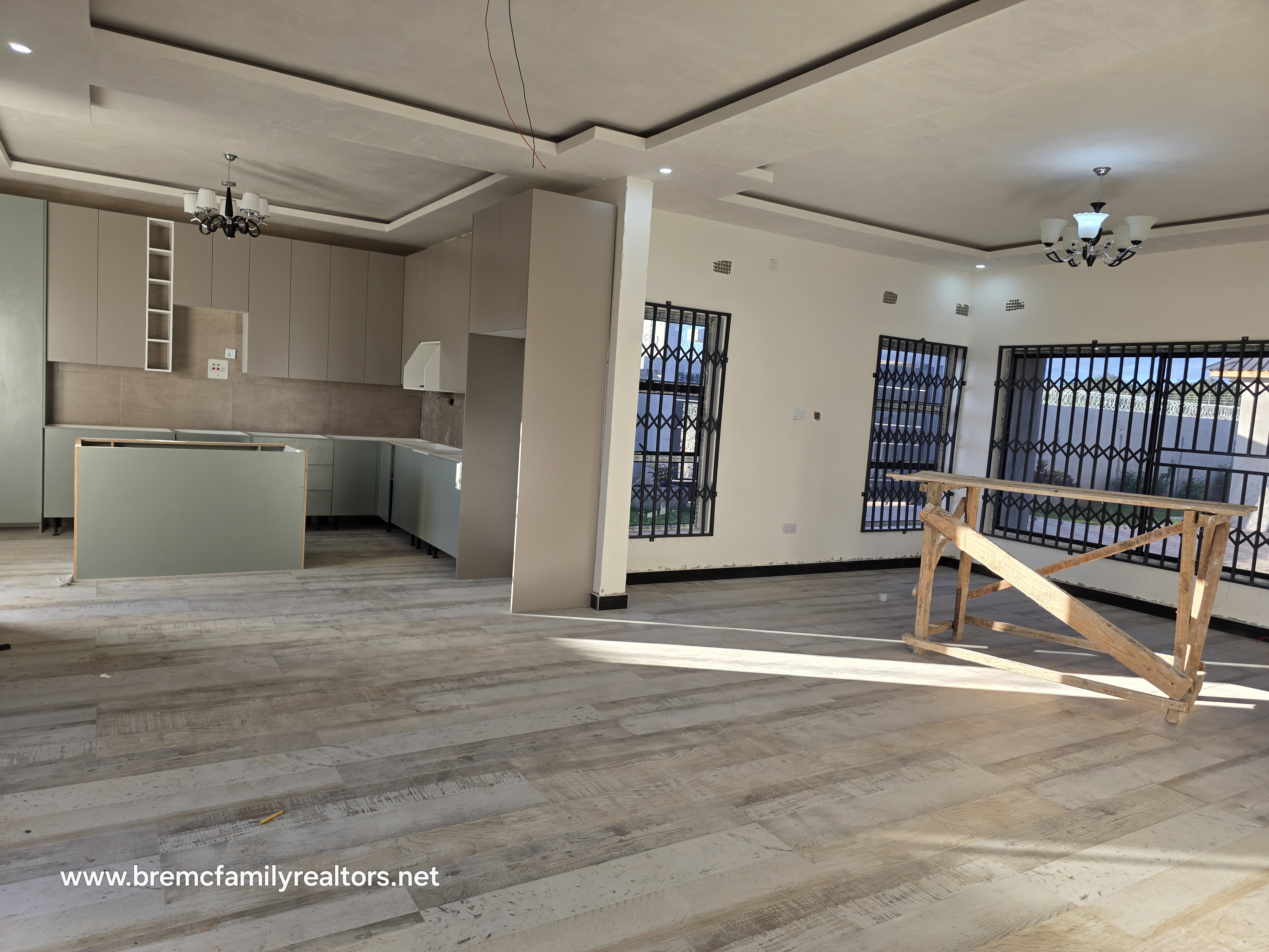2 bedroomed flats for rent in meanwood Ibexhill photo 4