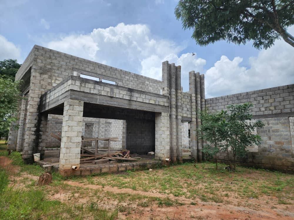 5 Bedroomed standalone incomplete house for sale in new Kasama photo 2