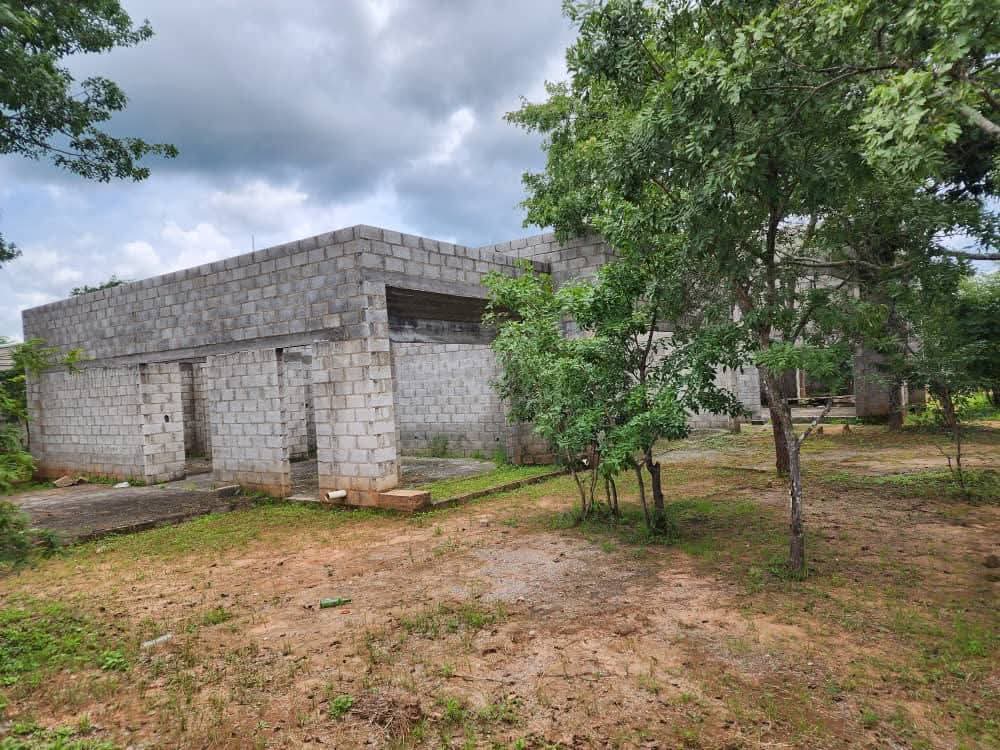 5 Bedroomed standalone incomplete house for sale in new Kasama photo 3