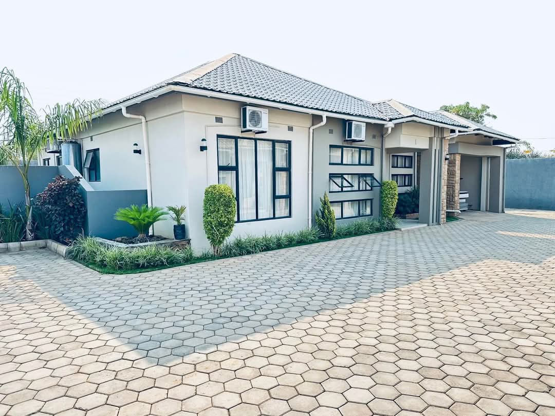 Beautiful 3 Bedroomed flat for rent in Ibexhill photo 2