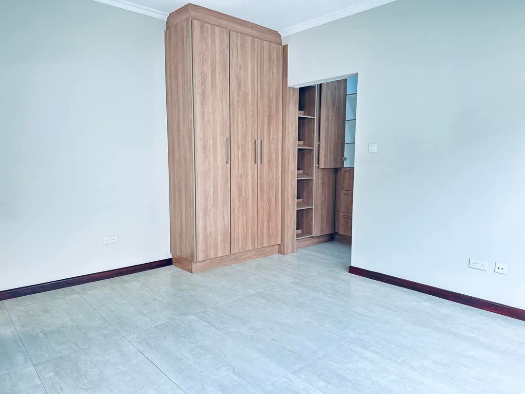 Beautiful 3 Bedroomed flat for rent in Ibexhill photo 4