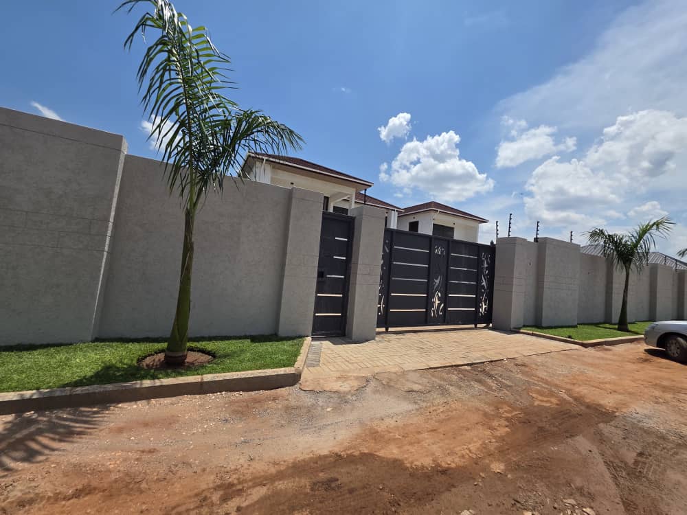 5 bedroomed standalone house for sale in Meanwood ibexhill Lusaka Zambia photo 1