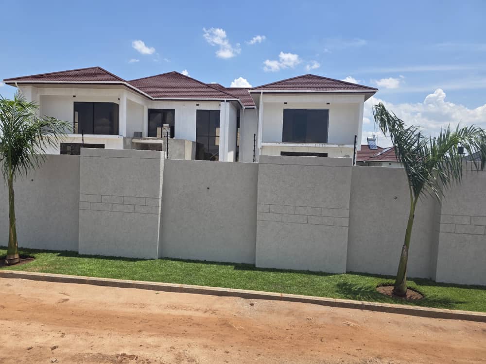 5 bedroomed standalone house for sale in Meanwood ibexhill Lusaka Zambia photo 2