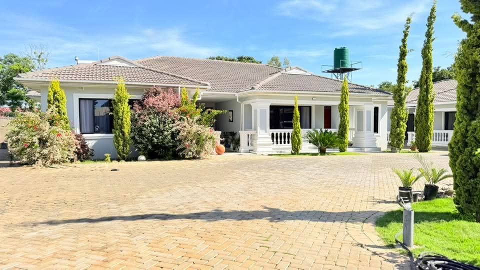3 bedroomed furnished apartment photo 1