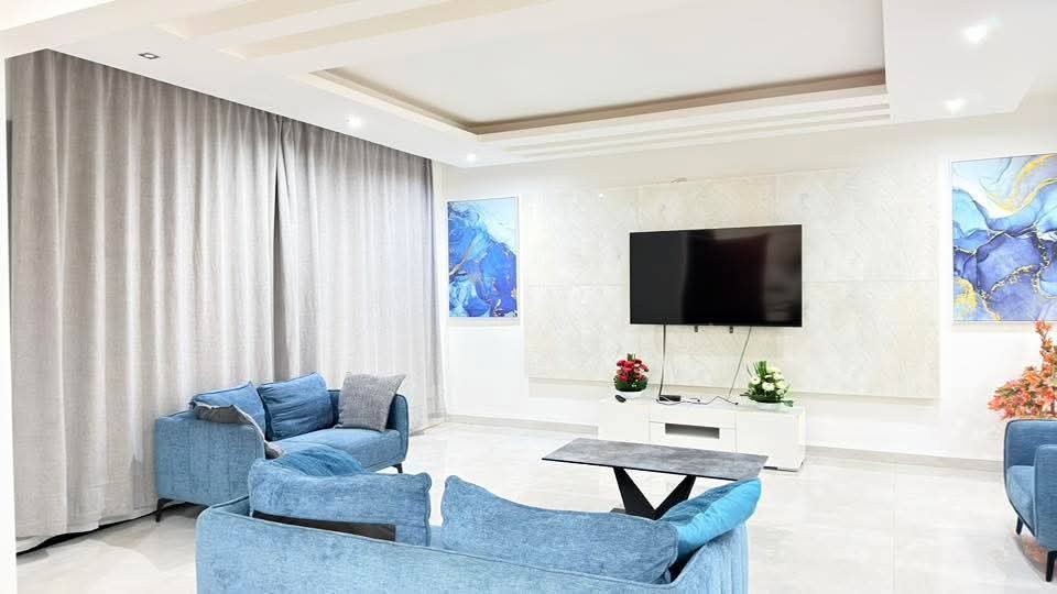 3 bedroomed furnished apartment photo 2